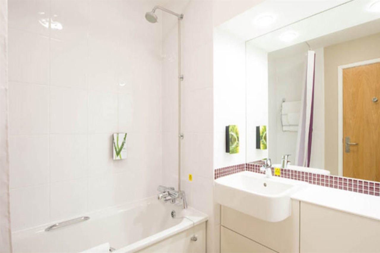 Premier Inn Liverpool John Lennon Airport Speke Exterior foto